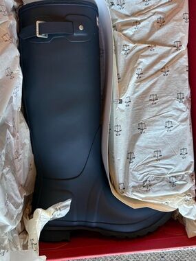 New In Box Hunter Navy Tall Matte Boots